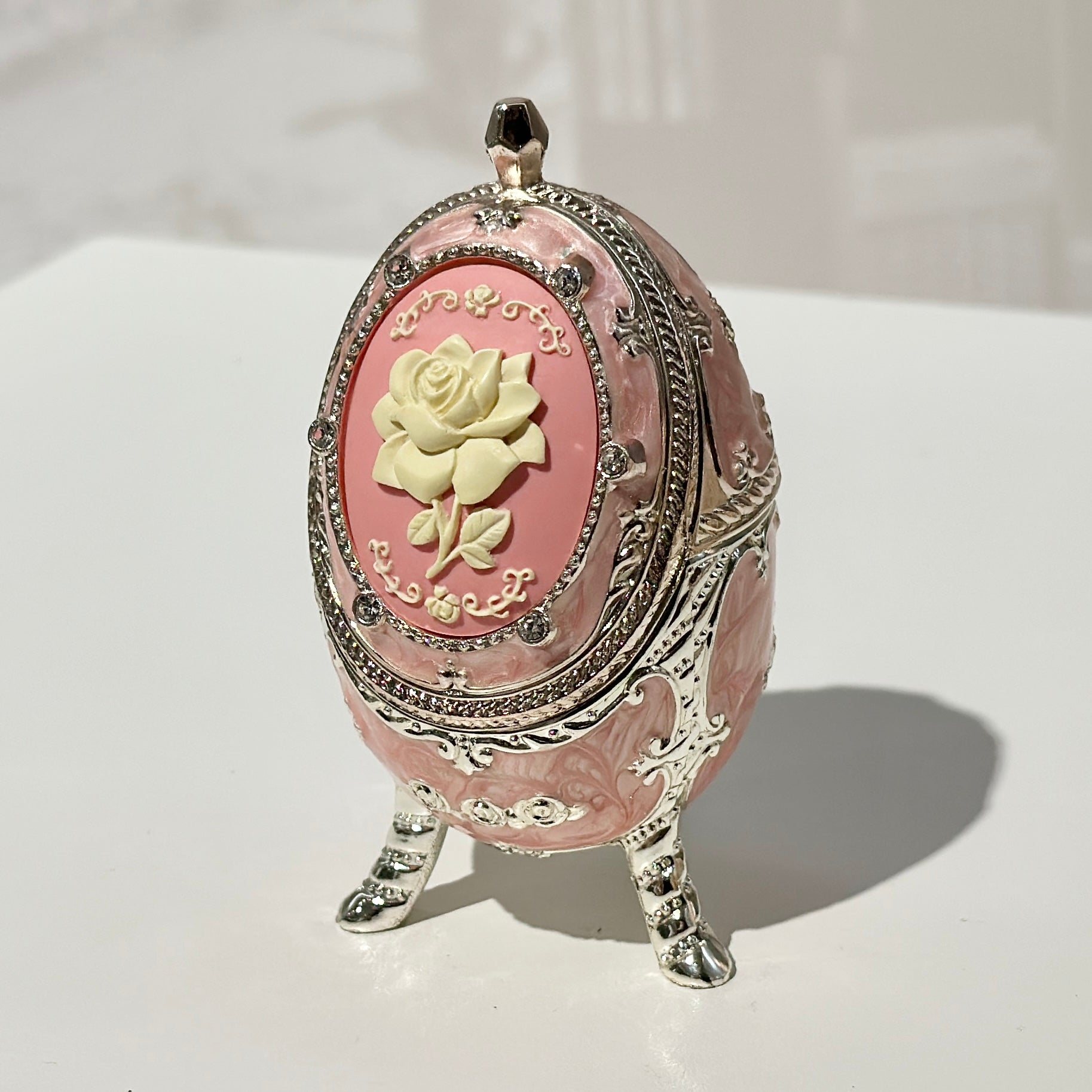 美しい象嵌のオルゴール宝石箱です。曲はラブストーリーです。 美しい