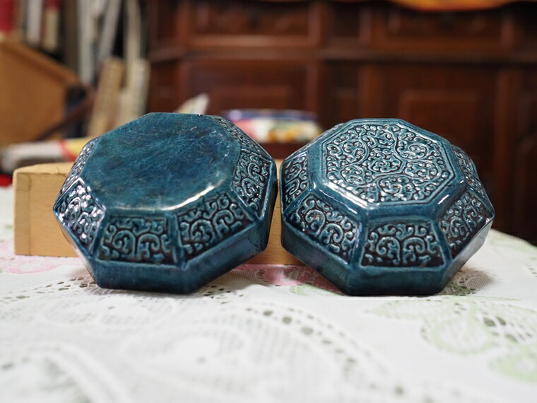 楽天市場】中国 唐三彩 香合 香入れ 型押し八角藍彩 陶磁器 お香入れ