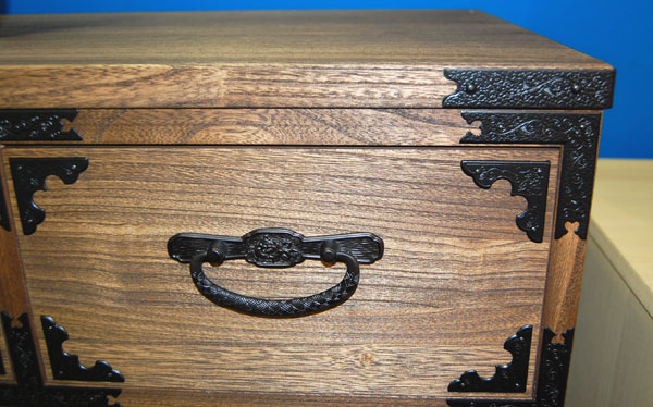 楽天市場】焼桐調 うづくり 牡丹 衣装桐箪笥 桐たんす 5段＋観音開き