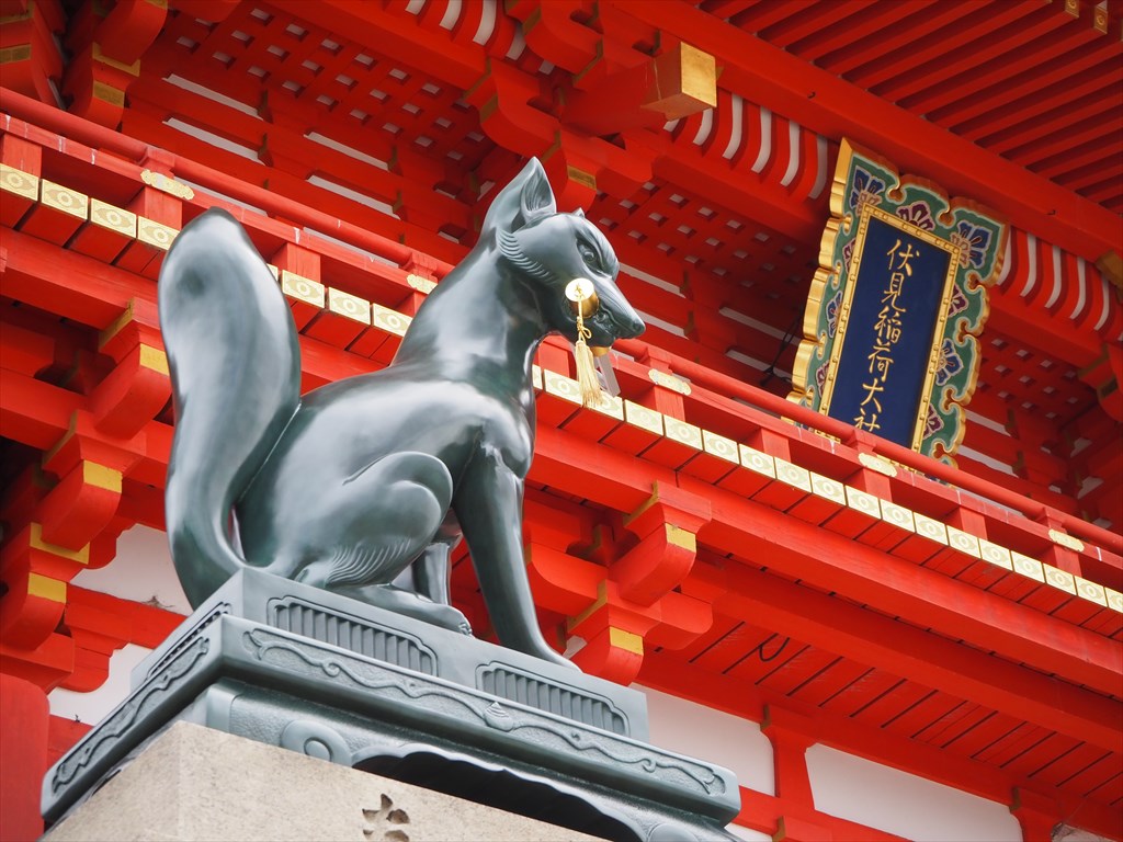狐像が修復された伏見稲荷大社 | 京都旅屋