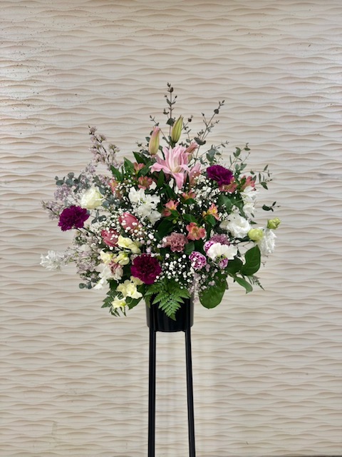 ホワイト・グリーン系 スタンド花 | 平田花園