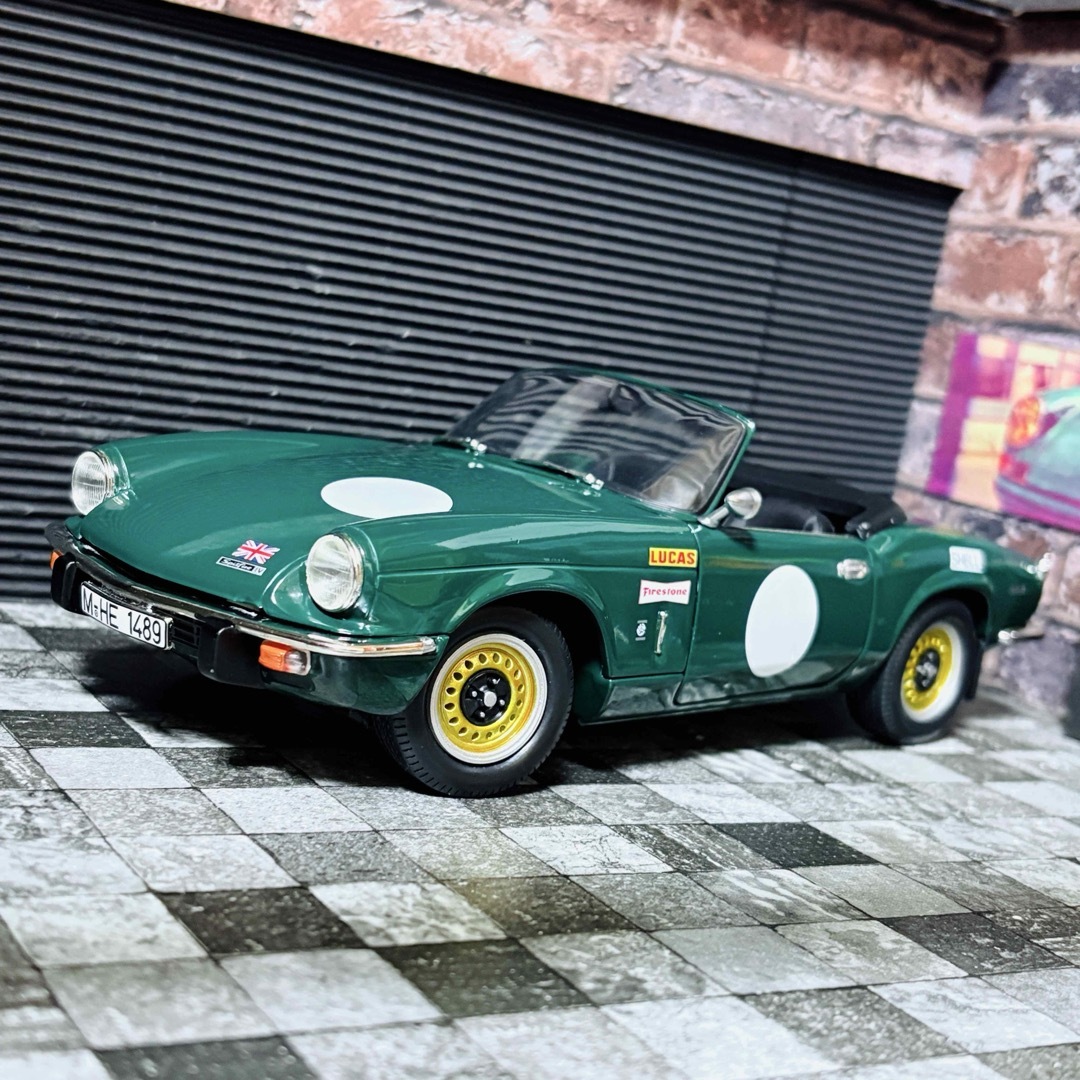 SUNSTAR - ワンオフカスタム 1/18 SunStar トライアンフ