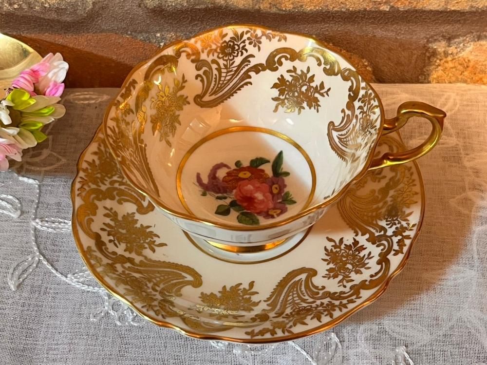 英国製パラゴン花柄金彩ティーカップ&ソーサー