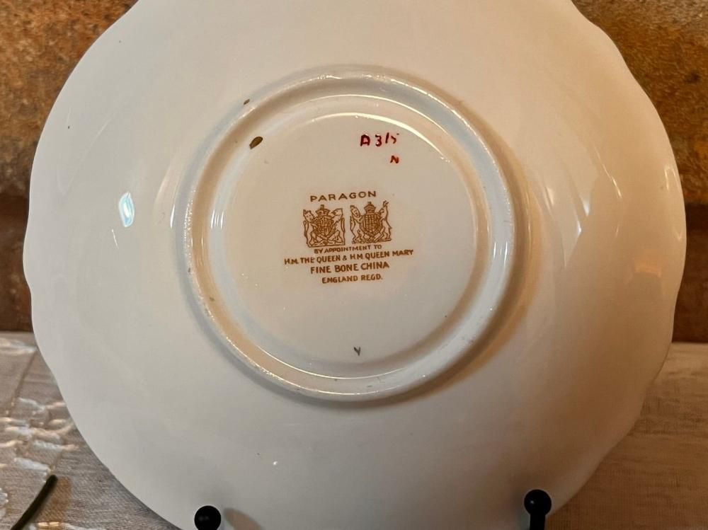 英国製アンティーク花柄ティーカップ&ソーサー