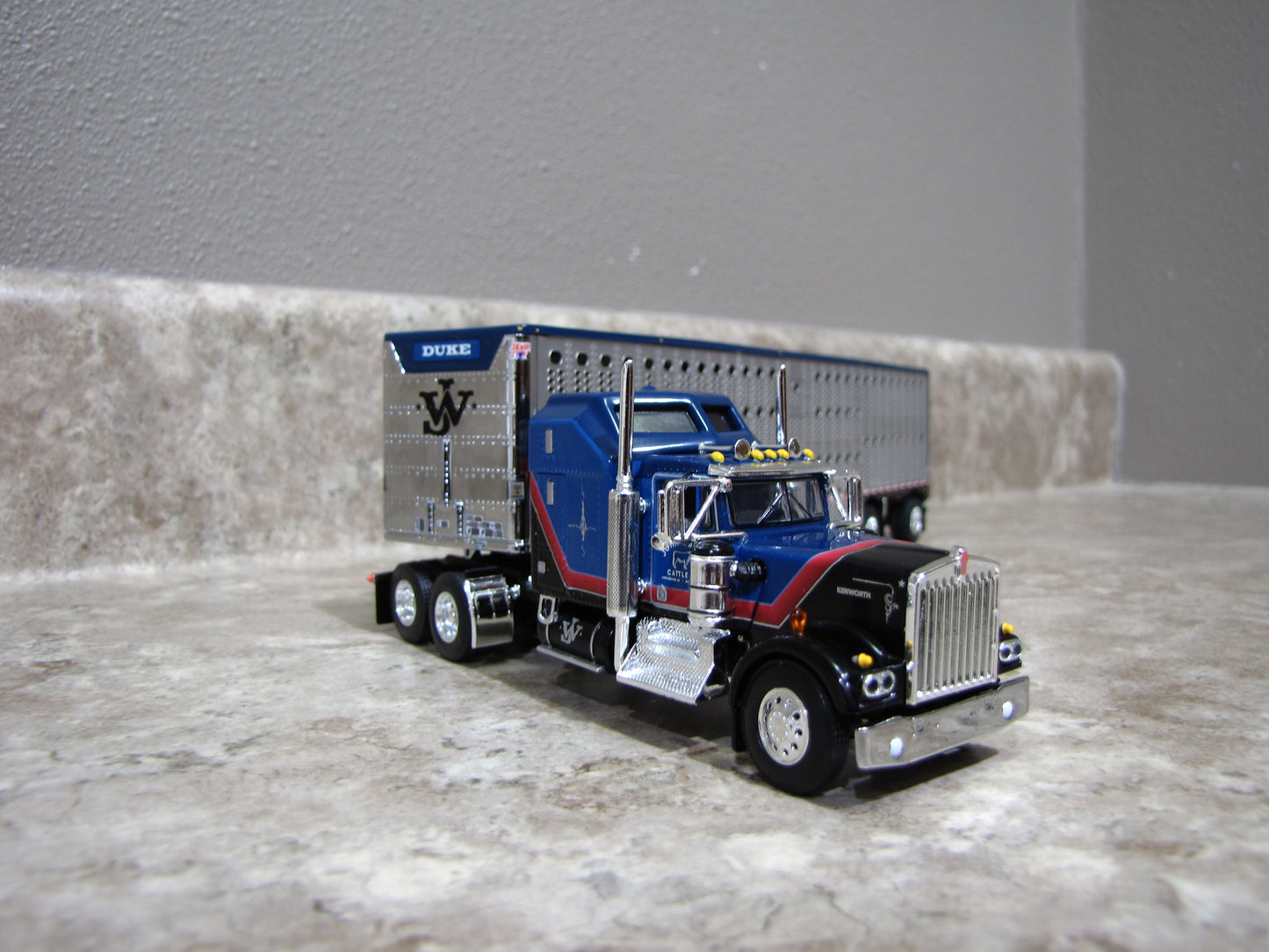 60-1204 1/64 John Wayne Cattle Co Kenworth W900A w/ Livestock