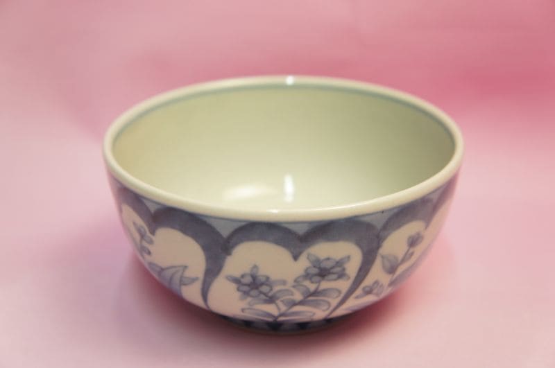 六代 佐藤走波 染錦草花文 碗揃 | いっぴん | | 食器のみつはた
