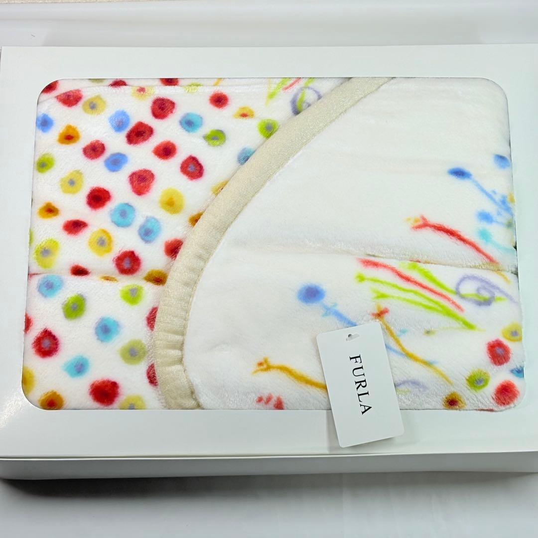 FURLA フルラ　マイクロソフトウォームハーフブランケット　マルチカラー FURLA フルラ マイクロソフトウォームハーフブランケット マルチカラー