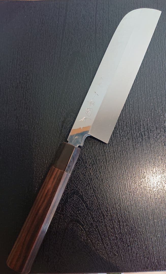 不動国行玄海正国 鎌型薄刃包丁 (本焼 )平鏡面 黒檀八角柄 - メルカリ