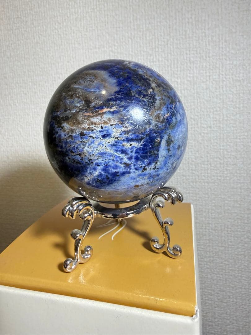 新品インペリアルソーダライトスフィアー 地球みたい　ラージサイズ　金属台座付き SHASTAVISIONS ナチュラルアース スフィア No.131 (07151828)