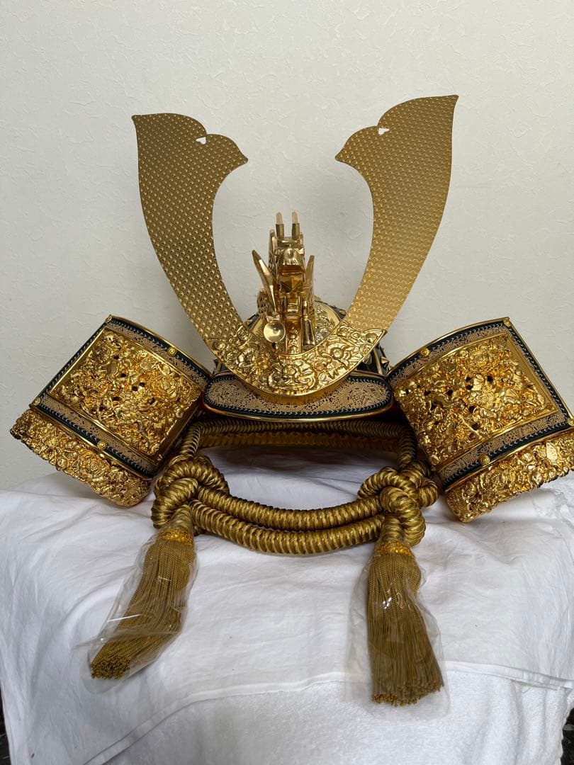 五月人形　兜飾り Amazon | 久月official 五月人形 毛氈三段 兜飾り 3GR-K31-Z | 兜飾り