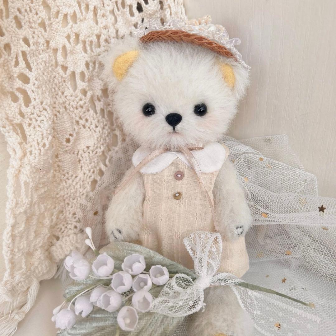 愛される白熊ちゃん ぬいぐるみ テディベア ハンドメイド 海外作家様 置物