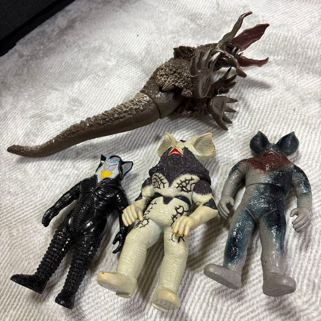 昭和レトロ ウルトラマンシリーズ 怪獣ソフビ4体セット ウルトラマン（昭和レトロカラー）」や、人気怪獣4体をセットにした
