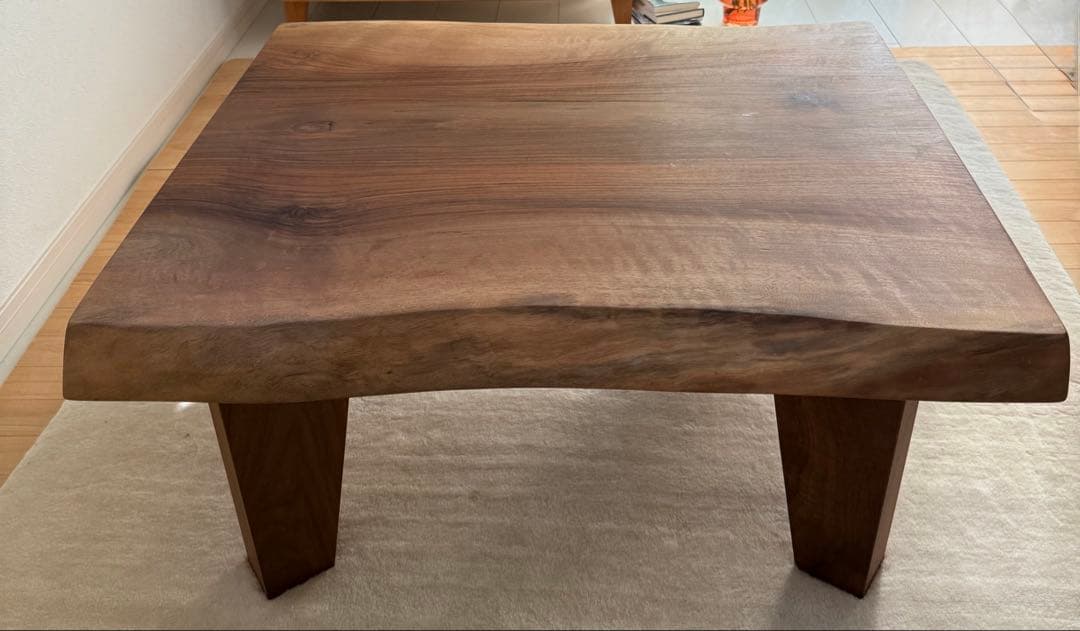 一枚板　ローテーブル　ウォールナット 無垢一枚板作品紹介】ウォールナット一枚板ローテーブル | 近藤工芸BLOG