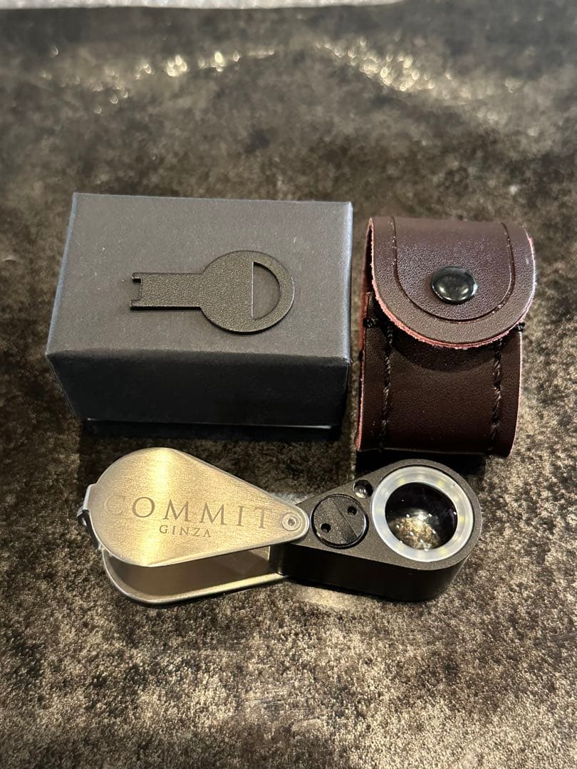 新品未使用 コミット銀座 ノベルティグッズ LEDルーペ UVライト機能付