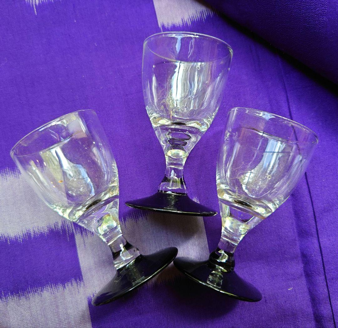 ショットグラス　紫　3個　アンティーク　ワイングラス形　気泡入り　ゆらゆら硝子 切子リキュールグラス 大正ロマンの紫色幾何学模様アンティーク