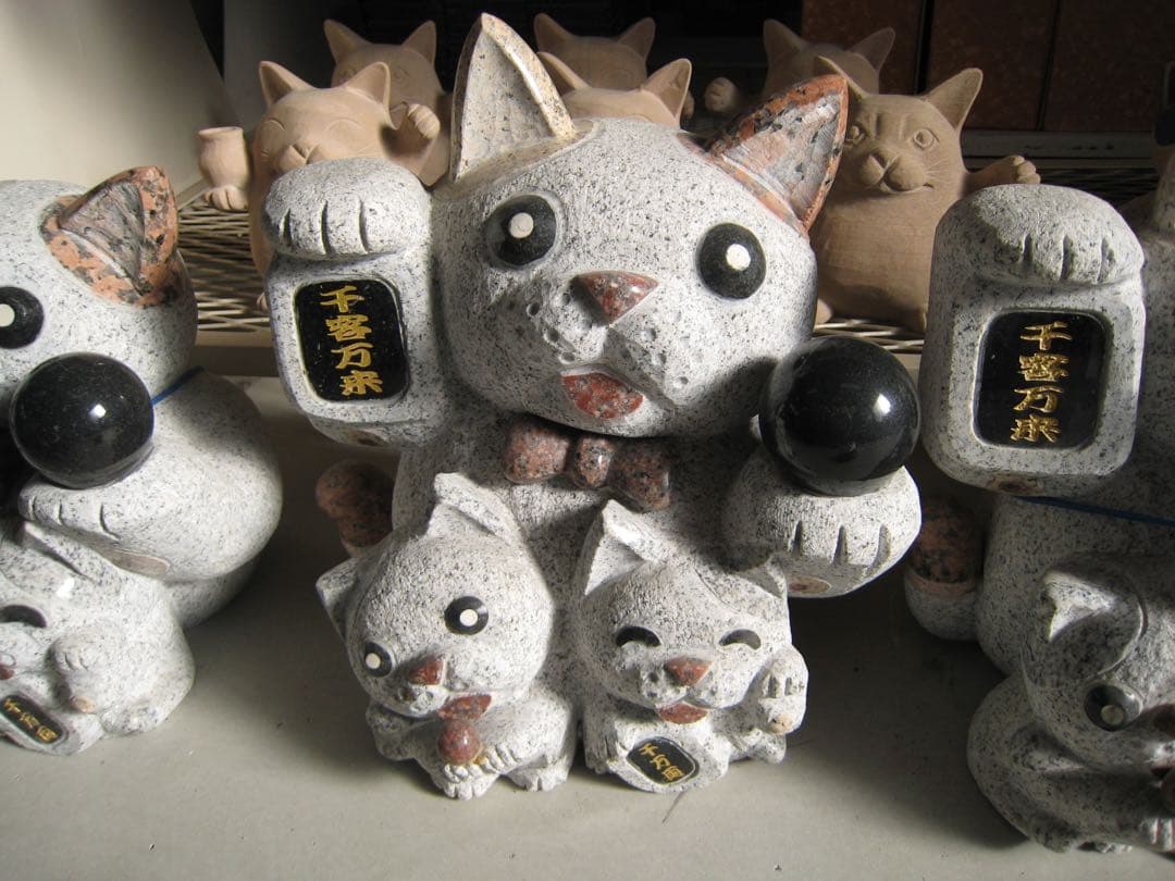 猫の置物 千客万来　招き猫御影石　年末セール 楽天市場】【送料無料】御影石の招き猫千客万来”で商売繁盛！猫の置物