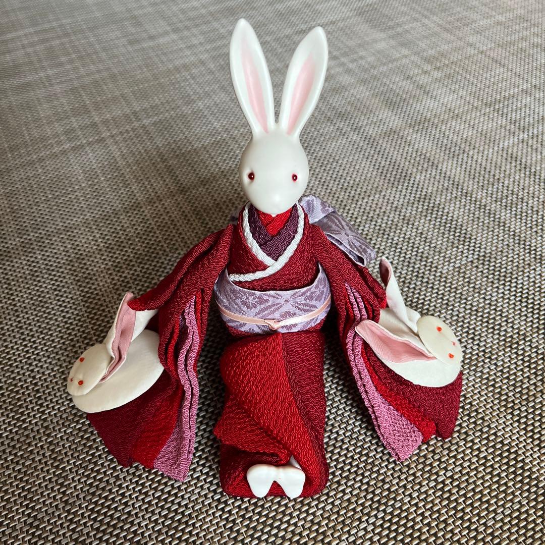 オルゴールドール　座りちりめん　うさぎ オルゴール プレゼント うさぎオルゴールドール凛香 【座りちりめん(赤